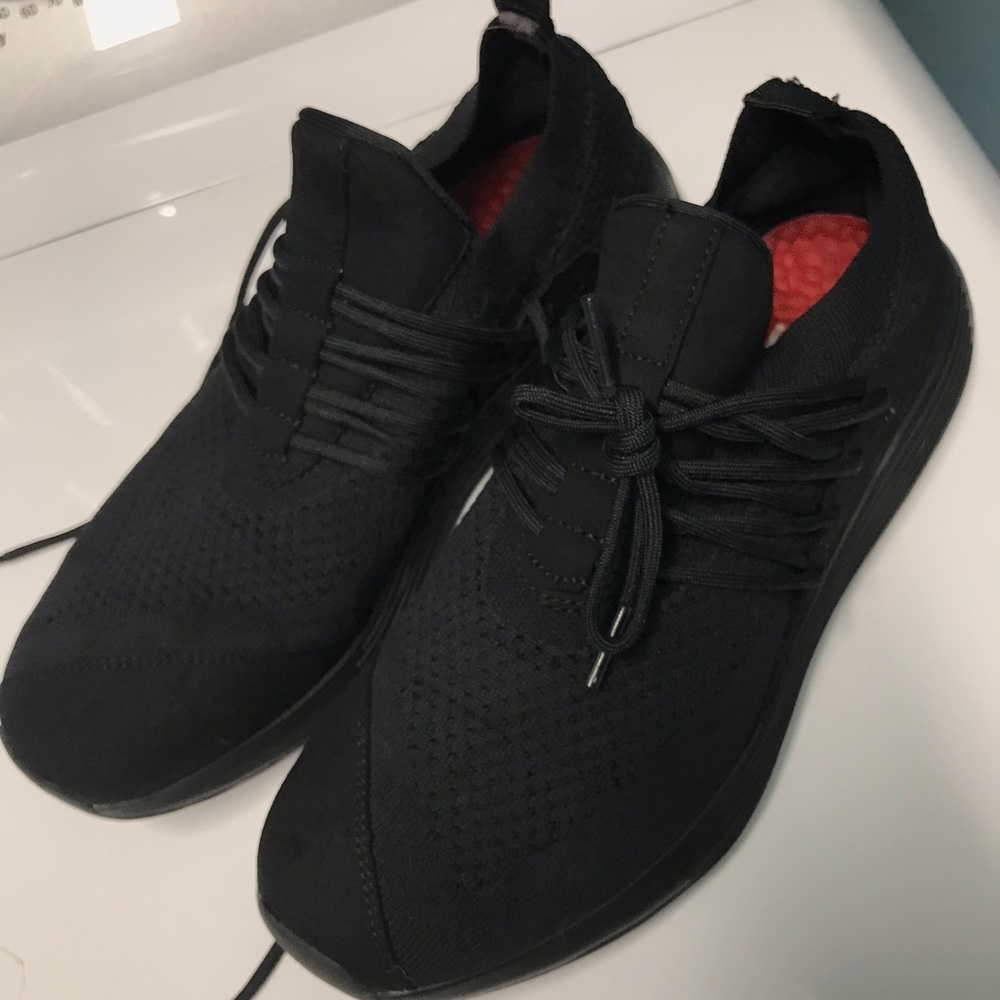Lane Eight Black Tennis Shoes